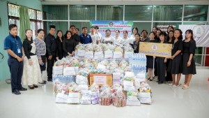 มรภ.เทพสตรี ส่งมอบธารน้ำใจช่วยเหลือผู้ประสบภัยน้ำท่วม จ.สิงห์บุรี