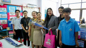 งานสื่อสารองค์กร มรภ.เทพสตรี เดินหน้ากิจกรรม “เคาะประตูโรงเรียน” ประชาสัมพันธ์งานมหาวิทยาลัยและการรับสมัครนักศึกษารอบปัจจุบัน ในเขตพื้นที่รับผิดชอบ