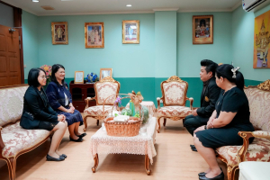 อธิการบดี นำผู้บริหาร มรภ.เทพสตรี เข้าพบ ผวจ.สิงห์บุรี ในโอกาสได้รับการแต่งตั้งให้ดำรงตำแหน่งผู้ว่าราชการจังหวัดสิงห์บุรีและคารวะขอพรในโอกาสวันปีใหม่พร้อมร่วมหารือการทำงานระหว่างมหาวิทยาลัยกับจังหวัด