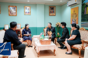 อธิการบดี นำผู้บริหาร มรภ.เทพสตรี เข้าพบ ผวจ.สิงห์บุรี ในโอกาสได้รับการแต่งตั้งให้ดำรงตำแหน่งผู้ว่าราชการจังหวัดสิงห์บุรีและคารวะขอพรในโอกาสวันปีใหม่พร้อมร่วมหารือการทำงานระหว่างมหาวิทยาลัยกับจังหวัด