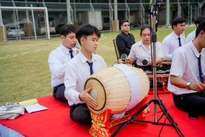 มรภ.เทพสตรี และ กระทรวง อว. จัดงานดนตรีในสวน : H.M. Song อว. บรรเลงเพลงของพ่อ เทิดพระเกียรติ รัชกาลที่ 9 เพื่อน้อมรำลึกถึงพระปรีชาสามารถด้านดนตรี และสืบสานบทเพลงพระราชนิพนธ์โดยคนรุ่นใหม่