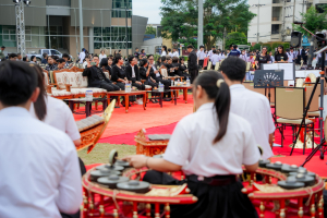 มรภ.เทพสตรี และ กระทรวง อว. จัดงานดนตรีในสวน : H.M. Song อว. บรรเลงเพลงของพ่อ เทิดพระเกียรติ รัชกาลที่ 9 เพื่อน้อมรำลึกถึงพระปรีชาสามารถด้านดนตรี และสืบสานบทเพลงพระราชนิพนธ์โดยคนรุ่นใหม่