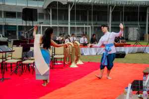 มรภ.เทพสตรี และ กระทรวง อว. จัดงานดนตรีในสวน : H.M. Song อว. บรรเลงเพลงของพ่อ เทิดพระเกียรติ รัชกาลที่ 9 เพื่อน้อมรำลึกถึงพระปรีชาสามารถด้านดนตรี และสืบสานบทเพลงพระราชนิพนธ์โดยคนรุ่นใหม่