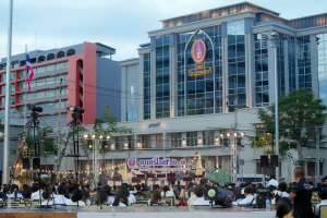 มรภ.เทพสตรี และ กระทรวง อว. จัดงานดนตรีในสวน : H.M. Song อว. บรรเลงเพลงของพ่อ เทิดพระเกียรติ รัชกาลที่ 9 เพื่อน้อมรำลึกถึงพระปรีชาสามารถด้านดนตรี และสืบสานบทเพลงพระราชนิพนธ์โดยคนรุ่นใหม่