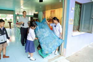 คณะวิทยาศาสตร์ฯ ลงพื้นที่ติดตามผลการดำเนินงานโครงการธนาคารขยะของโรงเรียนวัดไผ่แตร