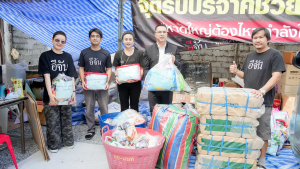 มรภ.เทพสตรี มอบสิ่งของที่ได้รับบริจาคจากสาธารณชนให้แก่เพจอีจันเพื่อนำไปมอบให้แก่ประชาชนที่ได้รับผลกระทบจากสถานการณ์น้ำท่วมในภาคใต้
