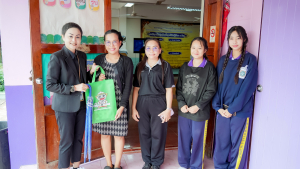 งานสื่อสารองค์กร มรภ.เทพสตรี เดินหน้ากิจกรรม “เคาะประตูโรงเรียน” ประชาสัมพันธ์งานมหาวิทยาลัยและการรับสมัครนักศึกษารอบปัจจุบัน ในเขตพื้นที่รับผิดชอบ