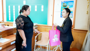 งานสื่อสารองค์กร มรภ.เทพสตรี เดินหน้ากิจกรรม “เคาะประตูโรงเรียน” ประชาสัมพันธ์งานมหาวิทยาลัยและการรับสมัครนักศึกษารอบปัจจุบัน ในเขตพื้นที่รับผิดชอบ