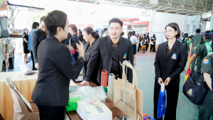 งานสื่อสารองค์กร มรภ.เทพสตรี ร่วมกับคณะเทคโนโลยีอุตสาหกรรม จัดบูธประชาสัมพันธ์การรับสมัครนักศึกษาเคลื่อนที่ ยกระดับการสื่อสารสู่มาตรฐานสากล
