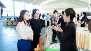 งานสื่อสารองค์กร มรภ.เทพสตรี ร่วมกับคณะเทคโนโลยีอุตสาหกรรม จัดบูธประชาสัมพันธ์การรับสมัครนักศึกษาเคลื่อนที่ ยกระดับการสื่อสารสู่มาตรฐานสากล