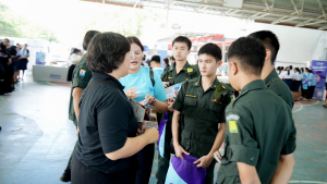 งานสื่อสารองค์กร มรภ.เทพสตรี ร่วมกับคณะเทคโนโลยีอุตสาหกรรม จัดบูธประชาสัมพันธ์การรับสมัครนักศึกษาเคลื่อนที่ ยกระดับการสื่อสารสู่มาตรฐานสากล