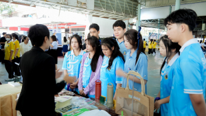 งานสื่อสารองค์กร มรภ.เทพสตรี ร่วมกับคณะเทคโนโลยีอุตสาหกรรม จัดบูธประชาสัมพันธ์การรับสมัครนักศึกษาเคลื่อนที่ ยกระดับการสื่อสารสู่มาตรฐานสากล