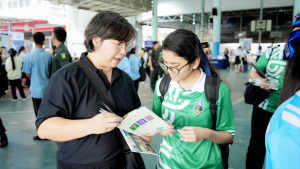 งานสื่อสารองค์กร มรภ.เทพสตรี ร่วมกับคณะเทคโนโลยีอุตสาหกรรม จัดบูธประชาสัมพันธ์การรับสมัครนักศึกษาเคลื่อนที่ ยกระดับการสื่อสารสู่มาตรฐานสากล