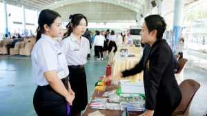 งานสื่อสารองค์กร มรภ.เทพสตรี ร่วมกับคณะเทคโนโลยีอุตสาหกรรม จัดบูธประชาสัมพันธ์การรับสมัครนักศึกษาเคลื่อนที่ ยกระดับการสื่อสารสู่มาตรฐานสากล