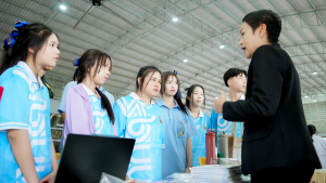 งานสื่อสารองค์กร มรภ.เทพสตรี ร่วมกับคณะเทคโนโลยีอุตสาหกรรม จัดบูธประชาสัมพันธ์การรับสมัครนักศึกษาเคลื่อนที่ ยกระดับการสื่อสารสู่มาตรฐานสากล