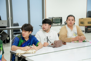 มรภ.เทพสตรี ร่วมกับ จังหวัดลพบุรี และสำนักงานทรัพยากรธรรมชาติและสิ่งแวดล้อมจังหวัดลพบุรี อบรมถ่ายทอดเทคโนโลยีการผลิตอาหารลิงสำเร็จรูปและการบริหารจัดการด้านการให้อาหารอย่างเป็นระบบ