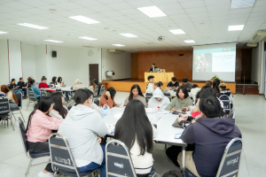 มรภ.เทพสตรี ร่วมกับ จังหวัดลพบุรี และสำนักงานทรัพยากรธรรมชาติและสิ่งแวดล้อมจังหวัดลพบุรี อบรมถ่ายทอดเทคโนโลยีการผลิตอาหารลิงสำเร็จรูปและการบริหารจัดการด้านการให้อาหารอย่างเป็นระบบ