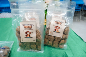 มรภ.เทพสตรี ร่วมกับ จังหวัดลพบุรี และสำนักงานทรัพยากรธรรมชาติและสิ่งแวดล้อมจังหวัดลพบุรี อบรมถ่ายทอดเทคโนโลยีการผลิตอาหารลิงสำเร็จรูปและการบริหารจัดการด้านการให้อาหารอย่างเป็นระบบ