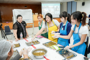 มรภ.เทพสตรี ร่วมกับ จังหวัดลพบุรี และสำนักงานทรัพยากรธรรมชาติและสิ่งแวดล้อมจังหวัดลพบุรี อบรมถ่ายทอดเทคโนโลยีการผลิตอาหารลิงสำเร็จรูปและการบริหารจัดการด้านการให้อาหารอย่างเป็นระบบ