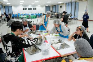 มรภ.เทพสตรี ร่วมกับ จังหวัดลพบุรี และสำนักงานทรัพยากรธรรมชาติและสิ่งแวดล้อมจังหวัดลพบุรี อบรมถ่ายทอดเทคโนโลยีการผลิตอาหารลิงสำเร็จรูปและการบริหารจัดการด้านการให้อาหารอย่างเป็นระบบ