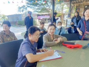 ศูนย์ส่งเสริมการจัดการศึกษาตามพระบรมราโชบาย มรภ.เทพสตรี จัดอบรมการทำฟักทองกรอบ ส่งเสริมอาชีพ ลดรายจ่าย เพิ่มรายได้ให้แก่ประชาชน