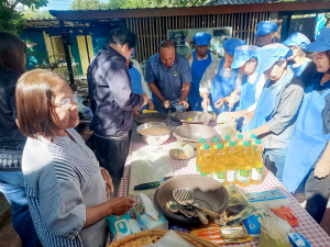 ศูนย์ส่งเสริมการจัดการศึกษาตามพระบรมราโชบาย มรภ.เทพสตรี จัดอบรมการทำฟักทองกรอบ ส่งเสริมอาชีพ ลดรายจ่าย เพิ่มรายได้ให้แก่ประชาชน