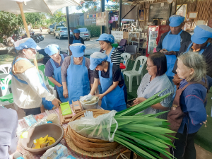 ศูนย์ส่งเสริมการจัดการศึกษาตามพระบรมราโชบาย มรภ.เทพสตรี จัดอบรมการทำฟักทองกรอบ ส่งเสริมอาชีพ ลดรายจ่าย เพิ่มรายได้ให้แก่ประชาชน