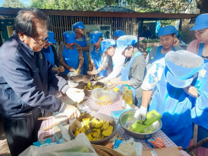 ศูนย์ส่งเสริมการจัดการศึกษาตามพระบรมราโชบาย มรภ.เทพสตรี จัดอบรมการทำฟักทองกรอบ ส่งเสริมอาชีพ ลดรายจ่าย เพิ่มรายได้ให้แก่ประชาชน