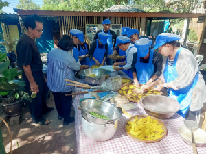 ศูนย์ส่งเสริมการจัดการศึกษาตามพระบรมราโชบาย มรภ.เทพสตรี จัดอบรมการทำฟักทองกรอบ ส่งเสริมอาชีพ ลดรายจ่าย เพิ่มรายได้ให้แก่ประชาชน