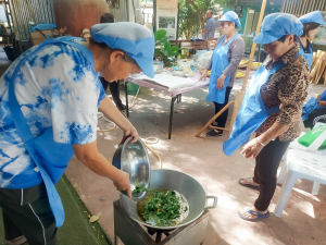 ศูนย์ส่งเสริมการจัดการศึกษาตามพระบรมราโชบาย มรภ.เทพสตรี จัดอบรมการทำฟักทองกรอบ ส่งเสริมอาชีพ ลดรายจ่าย เพิ่มรายได้ให้แก่ประชาชน