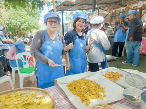 ศูนย์ส่งเสริมการจัดการศึกษาตามพระบรมราโชบาย มรภ.เทพสตรี จัดอบรมการทำฟักทองกรอบ ส่งเสริมอาชีพ ลดรายจ่าย เพิ่มรายได้ให้แก่ประชาชน