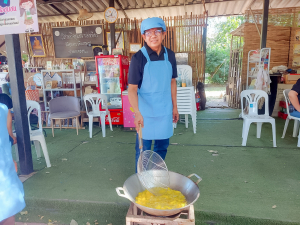 ศูนย์ส่งเสริมการจัดการศึกษาตามพระบรมราโชบาย มรภ.เทพสตรี จัดอบรมการทำฟักทองกรอบ ส่งเสริมอาชีพ ลดรายจ่าย เพิ่มรายได้ให้แก่ประชาชน