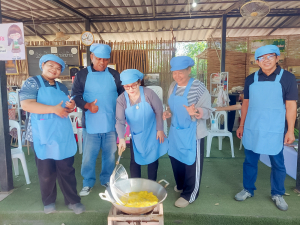 ศูนย์ส่งเสริมการจัดการศึกษาตามพระบรมราโชบาย มรภ.เทพสตรี จัดอบรมการทำฟักทองกรอบ ส่งเสริมอาชีพ ลดรายจ่าย เพิ่มรายได้ให้แก่ประชาชน