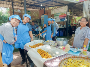 ศูนย์ส่งเสริมการจัดการศึกษาตามพระบรมราโชบาย มรภ.เทพสตรี จัดอบรมการทำฟักทองกรอบ ส่งเสริมอาชีพ ลดรายจ่าย เพิ่มรายได้ให้แก่ประชาชน