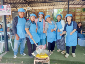 ศูนย์ส่งเสริมการจัดการศึกษาตามพระบรมราโชบาย มรภ.เทพสตรี จัดอบรมการทำฟักทองกรอบ ส่งเสริมอาชีพ ลดรายจ่าย เพิ่มรายได้ให้แก่ประชาชน