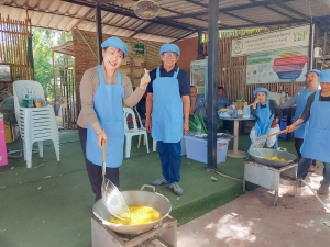 ศูนย์ส่งเสริมการจัดการศึกษาตามพระบรมราโชบาย มรภ.เทพสตรี จัดอบรมการทำฟักทองกรอบ ส่งเสริมอาชีพ ลดรายจ่าย เพิ่มรายได้ให้แก่ประชาชน