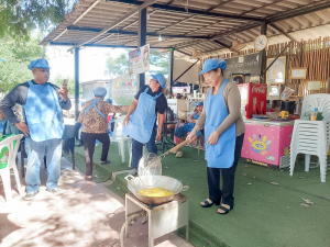 ศูนย์ส่งเสริมการจัดการศึกษาตามพระบรมราโชบาย มรภ.เทพสตรี จัดอบรมการทำฟักทองกรอบ ส่งเสริมอาชีพ ลดรายจ่าย เพิ่มรายได้ให้แก่ประชาชน