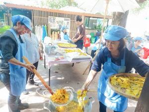 ศูนย์ส่งเสริมการจัดการศึกษาตามพระบรมราโชบาย มรภ.เทพสตรี จัดอบรมการทำฟักทองกรอบ ส่งเสริมอาชีพ ลดรายจ่าย เพิ่มรายได้ให้แก่ประชาชน