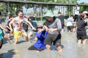 รร.สาธิต มรภ.เทพสตรี น้อมนำศาสตร์พระราชา จัดโครงการพัฒนาทักษะชีวิตตามศาสตร์พระราชาให้แก่นักเรียนชั้นมัธยมศึกษาปีที่ 5
