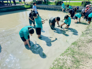 รร.สาธิต มรภ.เทพสตรี น้อมนำศาสตร์พระราชา จัดโครงการพัฒนาทักษะชีวิตตามศาสตร์พระราชาให้แก่นักเรียนชั้นมัธยมศึกษาปีที่ 5