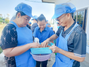 ศูนย์ส่งเสริมการจัดการศึกษาตามพระบรมราโชบาย มรภ.เทพสตรี จัดอบรมการทำถั่วกรอบแก้ว สร้างอาชีพ เสริมรายได้ และพึ่งพาตนเองได้อย่างยั่งยืนตามหลักปรัชญาเศรษฐกิจพอเพียง
