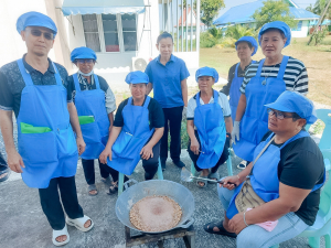 ศูนย์ส่งเสริมการจัดการศึกษาตามพระบรมราโชบาย มรภ.เทพสตรี จัดอบรมการทำถั่วกรอบแก้ว สร้างอาชีพ เสริมรายได้ และพึ่งพาตนเองได้อย่างยั่งยืนตามหลักปรัชญาเศรษฐกิจพอเพียง