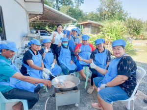 ศูนย์ส่งเสริมการจัดการศึกษาตามพระบรมราโชบาย มรภ.เทพสตรี จัดอบรมการทำถั่วกรอบแก้ว สร้างอาชีพ เสริมรายได้ และพึ่งพาตนเองได้อย่างยั่งยืนตามหลักปรัชญาเศรษฐกิจพอเพียง