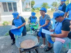 ศูนย์ส่งเสริมการจัดการศึกษาตามพระบรมราโชบาย มรภ.เทพสตรี จัดอบรมการทำถั่วกรอบแก้ว สร้างอาชีพ เสริมรายได้ และพึ่งพาตนเองได้อย่างยั่งยืนตามหลักปรัชญาเศรษฐกิจพอเพียง
