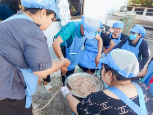 ศูนย์ส่งเสริมการจัดการศึกษาตามพระบรมราโชบาย มรภ.เทพสตรี จัดอบรมการทำถั่วกรอบแก้ว สร้างอาชีพ เสริมรายได้ และพึ่งพาตนเองได้อย่างยั่งยืนตามหลักปรัชญาเศรษฐกิจพอเพียง