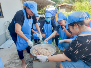 ศูนย์ส่งเสริมการจัดการศึกษาตามพระบรมราโชบาย มรภ.เทพสตรี จัดอบรมการทำถั่วกรอบแก้ว สร้างอาชีพ เสริมรายได้ และพึ่งพาตนเองได้อย่างยั่งยืนตามหลักปรัชญาเศรษฐกิจพอเพียง