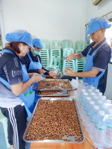 ศูนย์ส่งเสริมการจัดการศึกษาตามพระบรมราโชบาย มรภ.เทพสตรี จัดอบรมการทำถั่วกรอบแก้ว สร้างอาชีพ เสริมรายได้ และพึ่งพาตนเองได้อย่างยั่งยืนตามหลักปรัชญาเศรษฐกิจพอเพียง