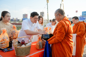 มรภ.เทพสตรี ร่วมพิธีทำบุญตักบาตรเนื่องในโอกาสวันส่งท้ายปีเก่า ต้อนรับปีใหม่