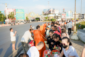 มรภ.เทพสตรี ร่วมพิธีทำบุญตักบาตรเนื่องในโอกาสวันส่งท้ายปีเก่า ต้อนรับปีใหม่
