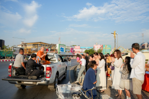 มรภ.เทพสตรี ร่วมพิธีทำบุญตักบาตรเนื่องในโอกาสวันส่งท้ายปีเก่า ต้อนรับปีใหม่